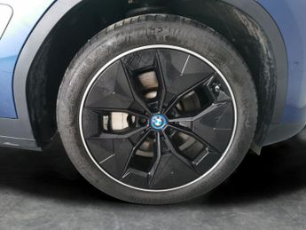 BMW iX3 80kWh Premier Edition (286 ps) - DRIVING ASSISTANT - KEYLESS ENT