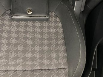 MG MG ZS 44.5kWh Excite (143 ps) - LANE DEPARTURE  - BLUETOOTH - DRIVING 