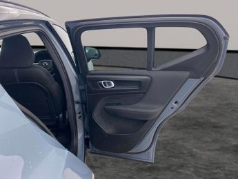 Volvo XC40 Recharge 69kWh Ultimate (231 ps) - CARPLAY - HK AUDIO - SURROUND