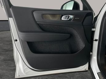 Volvo XC40 Recharge Twin 78kWh Ultimate AWD (408 ps) - KEYLESS ENTRY - 360 