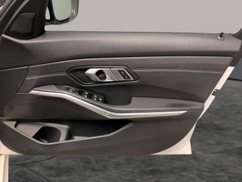 BMW 3 Series 2.0 330i M Sport (258 ps) - CARPLAY - ACTIVE LANE ASSIST - PARK 