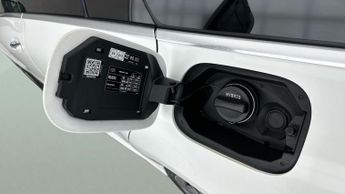 Mercedes-Benz CLA 1.3 CLA250e 15.6kWh AMG Line (Premium Plus) Shooting Brake Plug-