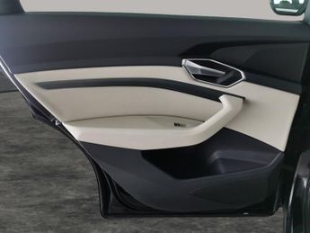 Audi e-tron 50 Technik quattro 71.2kWh (313 ps) - PAN ROOF - CARPLAY - LED