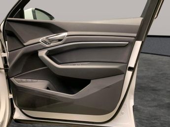 Audi e-tron 50 Technik quattro 71.2kWh (11kW Charger) (313 ps) - CARPLAY - L