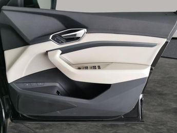 Audi e-tron 50 Technik quattro 71.2kWh (313 ps) - PAN ROOF - CARPLAY - LED