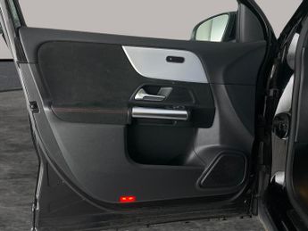 Mercedes-Benz EQA EQA 350 66.5kWh AMG Line 4MATIC (292 ps) - SELF PARK - LED - REV