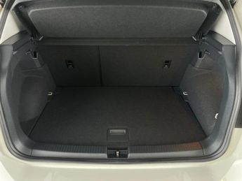 Volkswagen T-cross 1.0 TSI Active DSG (110 ps) - LED - NAV - BLIND SPOT ASSIST