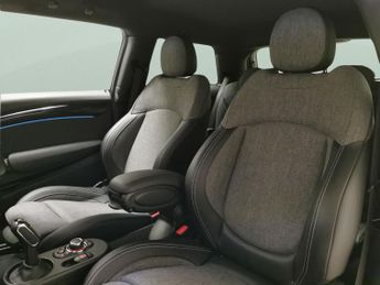 Mini Electric Hatch Cooper SE 32.6kWh Level 2 (184 ps) - REVERSE CAM - NAV - HEATED 