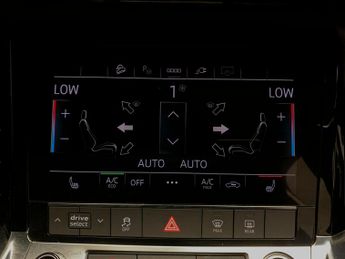 Audi e-tron 50 Technik quattro 71.2kWh (11kW Charger) (313 ps) - ADJUSTABLE 