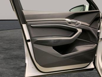 Audi e-tron 50 Technik quattro 71.2kWh (11kW Charger) (313 ps) - CARPLAY - L