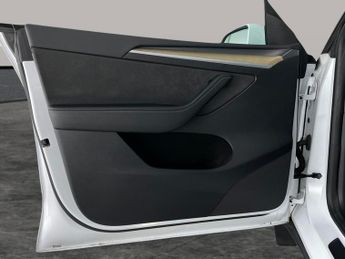 Tesla Model Y SUV RWD (346 ps) - REVERSE CAM - NAV - LEATHER