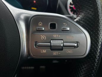 Mercedes-Benz EQA EQA 350 66.5kWh AMG Line 4MATIC (292 ps) - SELF PARK - LED - REV