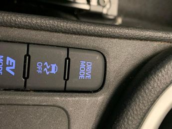 Toyota Yaris 1.5 VVT-h Design E-CVT (116 ps) - LANE DEPARTURE  - BLUETOOTH - 