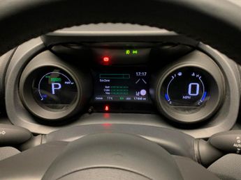 Toyota Yaris 1.5 VVT-h Design E-CVT (116 ps) - LANE DEPARTURE  - BLUETOOTH - 