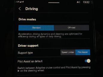 Volvo XC40 Recharge Twin 78kWh Plus AWD (408 ps) - CARPLAY - KEYLESS ENTRY