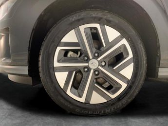 Hyundai Kona 39kWh SE Connect (10.5kW Charger) (136 ps) - LANE DEPARTURE  - B