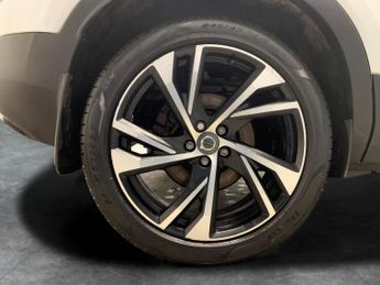 Volvo XC40 1.5h T5 Twin Engine Recharge 10.7kWh R-Design Pro Plug-in (262 p