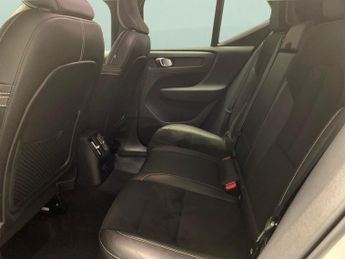 Volvo XC40 1.5h T5 Twin Engine Recharge 10.7kWh R-Design Pro Plug-in (262 p