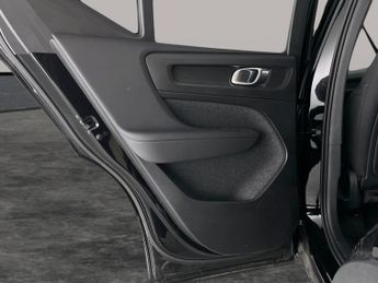 Volvo XC40 Recharge Twin 78kWh Plus AWD (408 ps) - CARPLAY - KEYLESS ENTRY