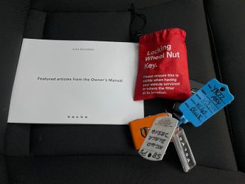 Volvo XC40 Recharge Twin 78kWh Plus AWD (408 ps) - CARPLAY - KEYLESS ENTRY