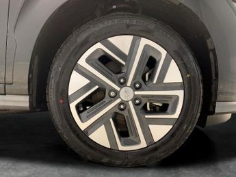 Hyundai Kona 39kWh SE Connect (10.5kW Charger) (136 ps) - LANE DEPARTURE  - B