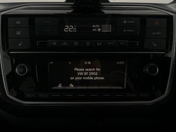 Volkswagen E-up! 36.8kWh e-up! (82 ps) - CRUISE - DIGITAL CLIMATE CONTROL - CLIMA