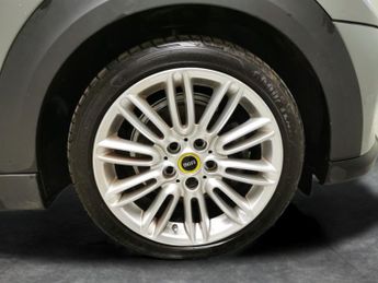 Mini Electric Hatch Cooper SE 32.6kWh Level 2 (184 ps) - 17IN ALLOYS - CARPLAY - LED