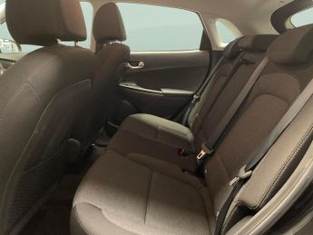 Hyundai Kona 39kWh SE Connect (10.5kW Charger) (136 ps) - LANE DEPARTURE  - B