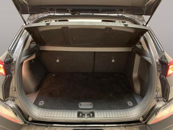 Hyundai Kona 39kWh SE Connect (10.5kW Charger) (136 ps) - LANE DEPARTURE  - B