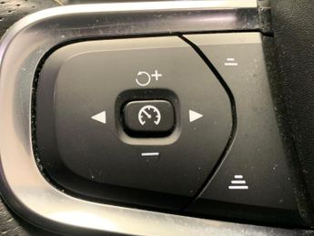 Volvo XC40 1.5h T5 Twin Engine Recharge 10.7kWh R-Design Pro Plug-in (262 p