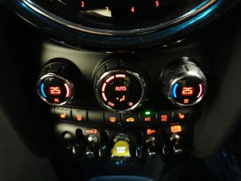 Mini Electric Hatch Cooper SE 32.6kWh Level 2 (184 ps) - 17IN ALLOYS - CARPLAY - LED