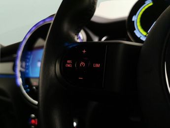 Mini Electric Hatch Cooper SE 32.6kWh Level 2 (184 ps) - 17IN ALLOYS - CARPLAY - LED