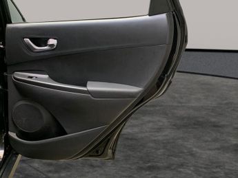 Hyundai Kona 39kWh SE Connect (10.5kW Charger) (136 ps) - LANE DEPARTURE  - B