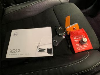 Volvo XC40 1.5h T5 Twin Engine Recharge 10.7kWh R-Design Pro Plug-in (262 p