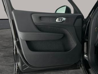 Volvo XC40 Recharge Twin 78kWh Plus AWD (408 ps) - CARPLAY - KEYLESS ENTRY