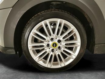 Mini Electric Hatch Cooper SE 32.6kWh Level 2 (184 ps) - 17IN ALLOYS - CARPLAY - LED