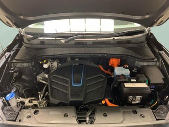 Hyundai Kona 39kWh SE Connect (10.5kW Charger) (136 ps) - LANE DEPARTURE  - B