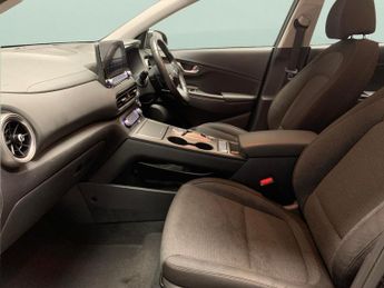 Hyundai Kona 39kWh SE Connect (10.5kW Charger) (136 ps) - LANE DEPARTURE  - B