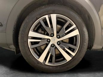 Peugeot 3008 1.6 13.2kWh Allure Premium + Plug-in e-EAT (225 ps) - LANE DEPAR