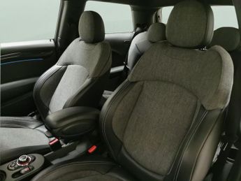 Mini Electric Hatch Cooper SE 32.6kWh Level 2 (184 ps) - 17IN ALLOYS - CARPLAY - LED