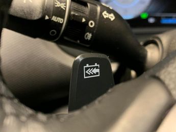 Hyundai Kona 39kWh SE Connect (10.5kW Charger) (136 ps) - LANE DEPARTURE  - B