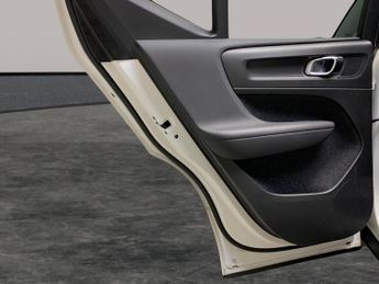 Volvo XC40 1.5h T5 Twin Engine Recharge 10.7kWh R-Design Pro Plug-in (262 p