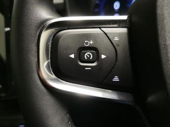 Volvo XC40 Recharge Twin 78kWh Plus AWD (408 ps) - LANE DEPARTURE  - BLUETO