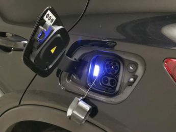 Volvo XC40 Recharge Twin 78kWh Plus AWD (408 ps) - LANE DEPARTURE  - BLUETO