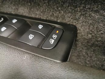 Volvo XC40 Recharge Twin 78kWh Plus AWD (408 ps) - LANE DEPARTURE  - BLUETO