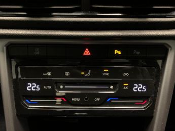 Volkswagen T-Roc 1.5 TSI Life DSG (150 ps) - PARK ASSIST - LED - ASSISTANCE PACK