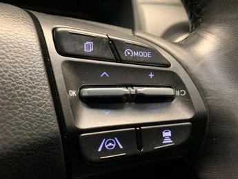 Hyundai Kona 39kWh SE Connect (10.5kW Charger) (136 ps) - LANE DEPARTURE  - B