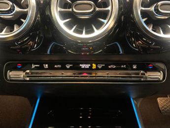 Mercedes-Benz EQA EQA 250 66.5kWh Sport (190 ps) - ADAPTIVE LIGHTS - HEATED LEATHE