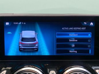 Mercedes-Benz EQA EQA 250 66.5kWh Sport (190 ps) - ADAPTIVE LIGHTS - HEATED LEATHE