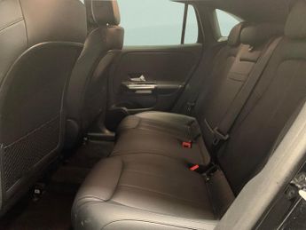 Mercedes-Benz EQA EQA 250 66.5kWh Sport (190 ps) - ADAPTIVE LIGHTS - HEATED LEATHE